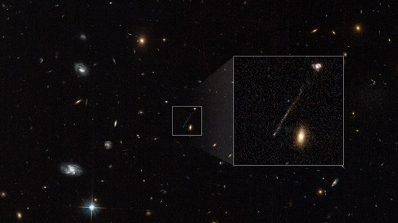 صورة لثقب أسود متحرك يخلق سلسلة من النجوم الجديدة